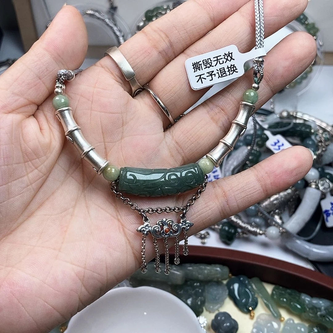 翡翠未镶嵌吊坠(不含链)放**步