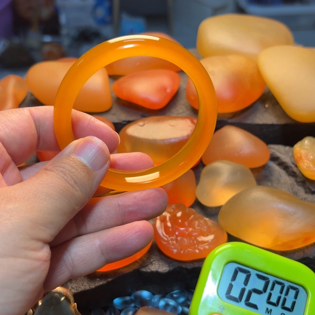 玉***友石英岩玉未镶嵌手镯