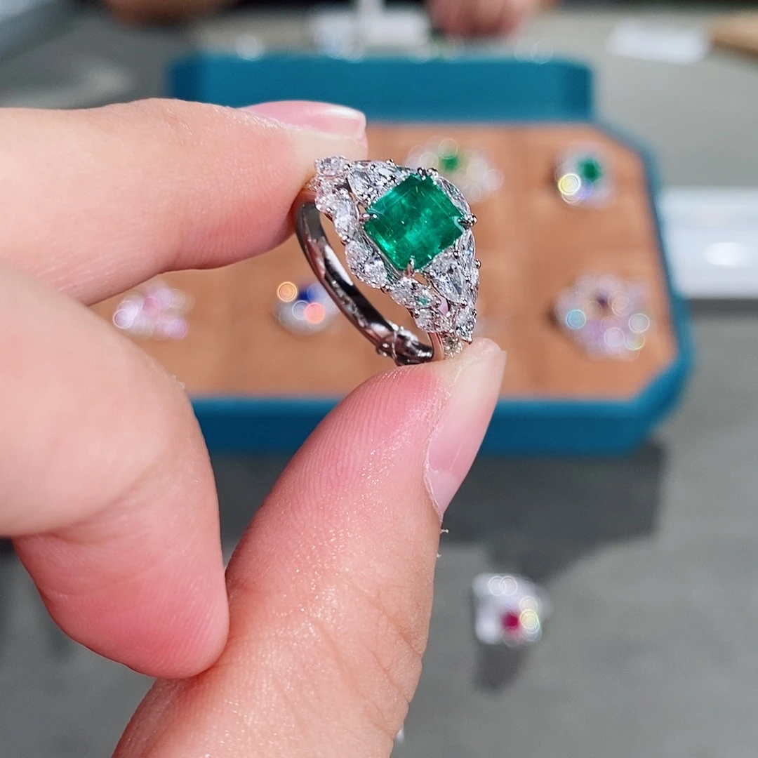 18K金镶嵌戒指祖母绿1.58ct