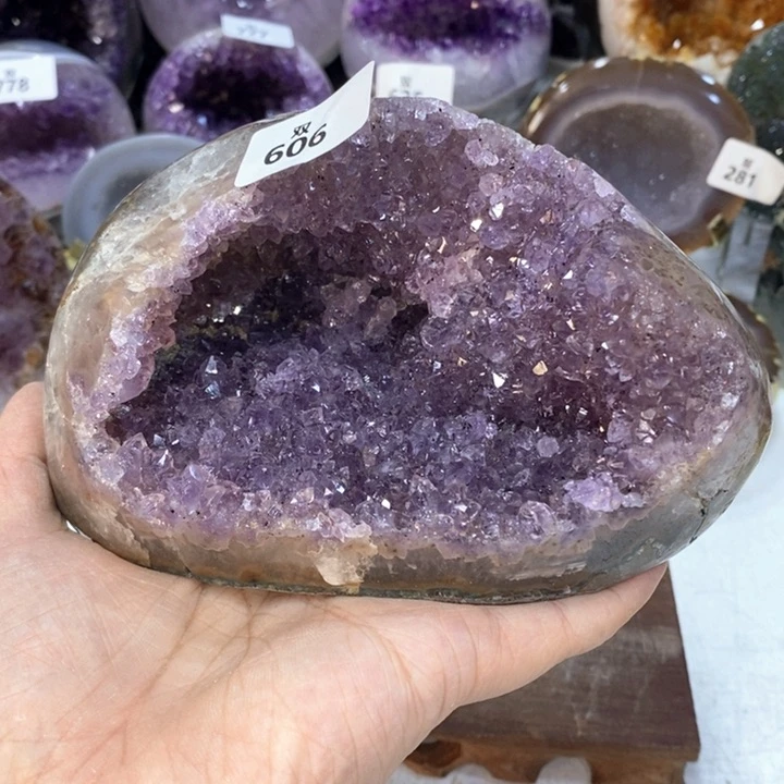 未镶嵌水晶大型摆件（非配饰）