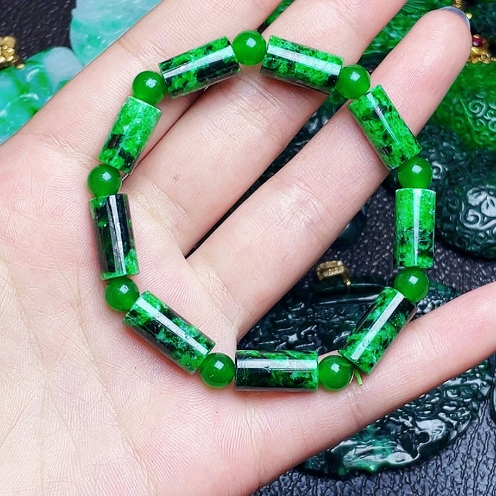 翡翠未镶嵌颈饰多样性