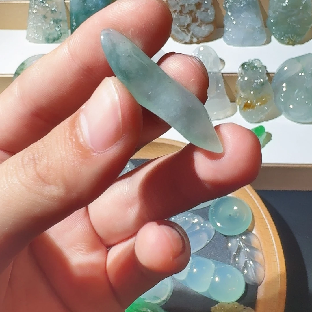 翡翠未镶嵌挂件随行