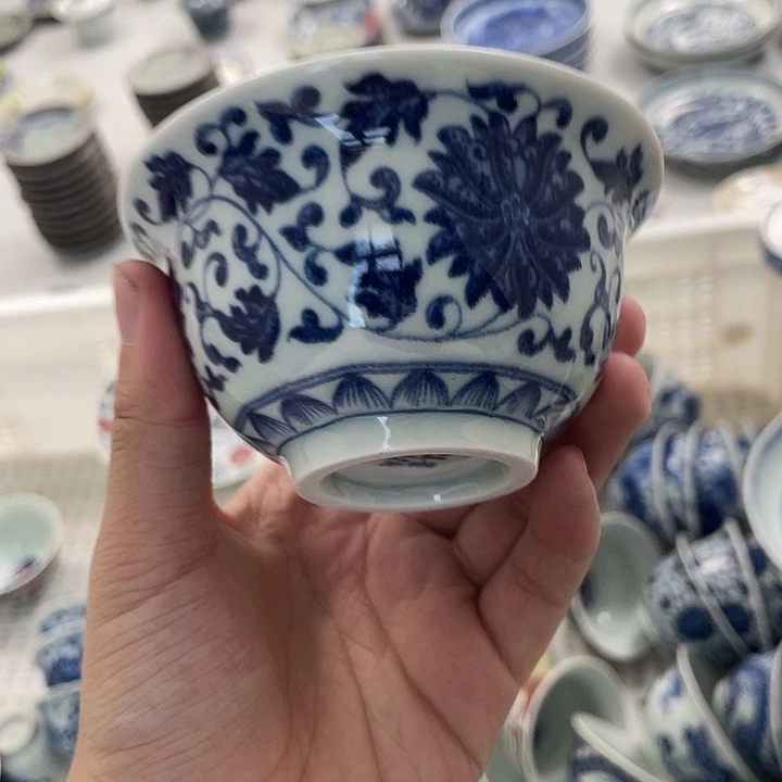 瓷片景德镇青花缠枝莲主人杯