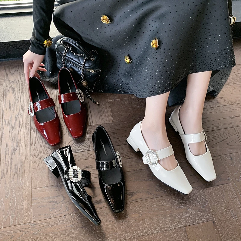 齐春秋季胶粘女鞋方头单鞋黑色春秋漆皮薄款春季复古拼接粗跟女鞋