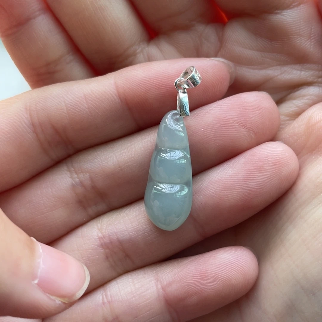 翡翠颈饰未镶嵌D*衤豆子配银扣