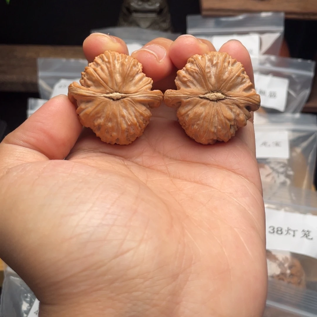 文玩核桃把件s****h37全品三角白