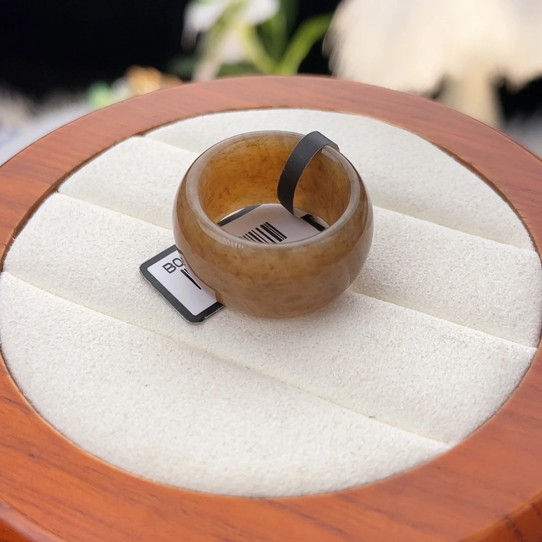 和田玉未镶嵌戒指l83。深糖桂花轮胎。18.3。不退换