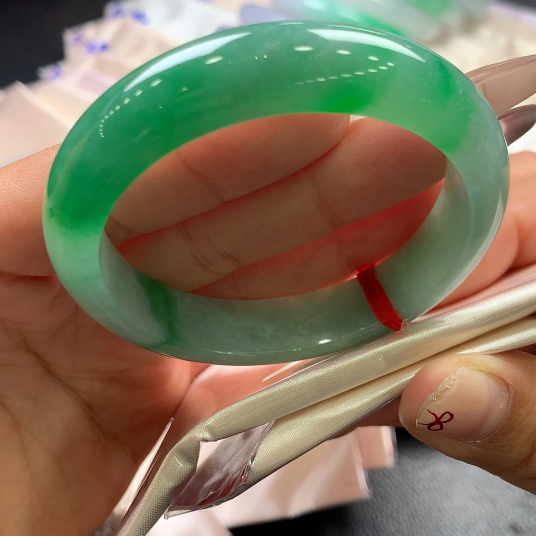 翡翠未镶嵌手镯57号阳绿