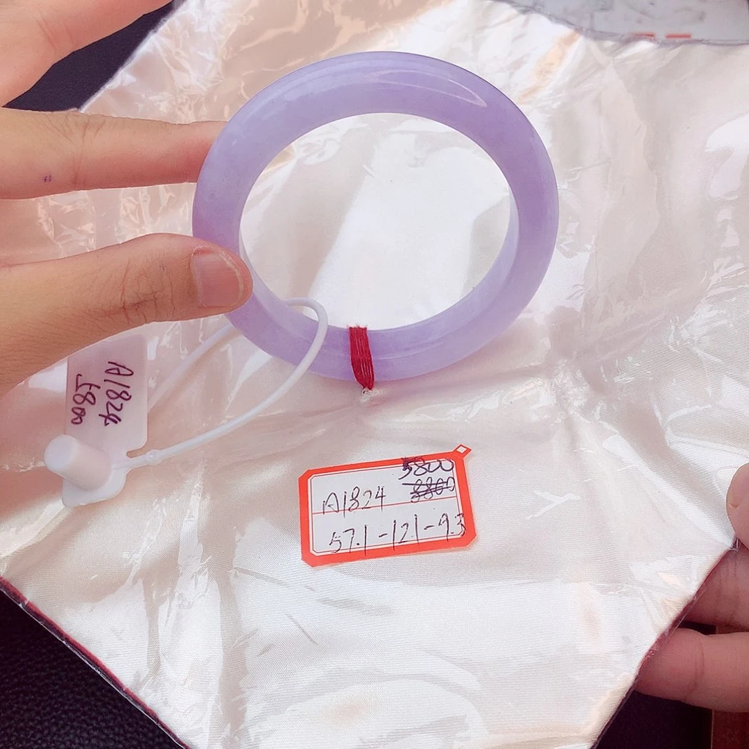 翡翠手镯未镶嵌翡翠