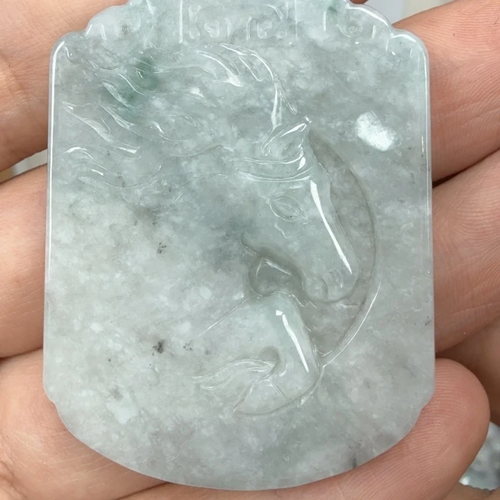 翡翠挂件未镶嵌翡翠