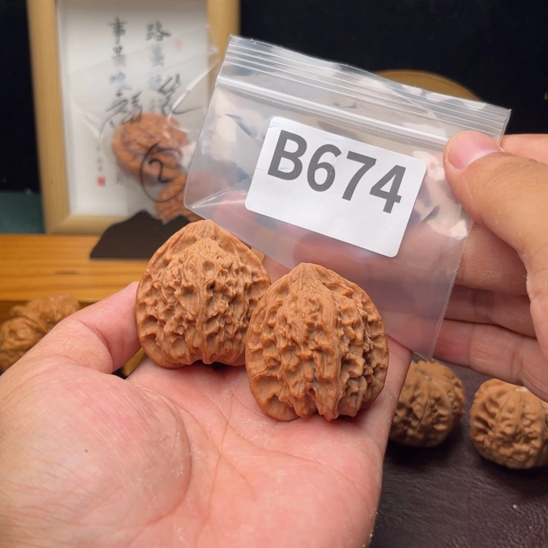 柒***。把件文玩核桃42红狮子b674