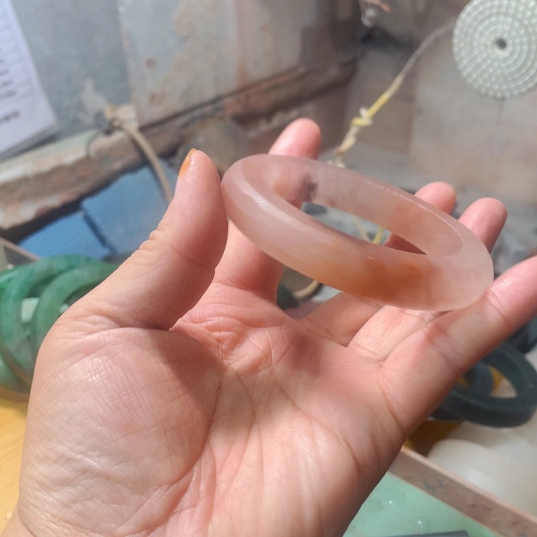 J****未镶嵌手镯石英质玉定制加工