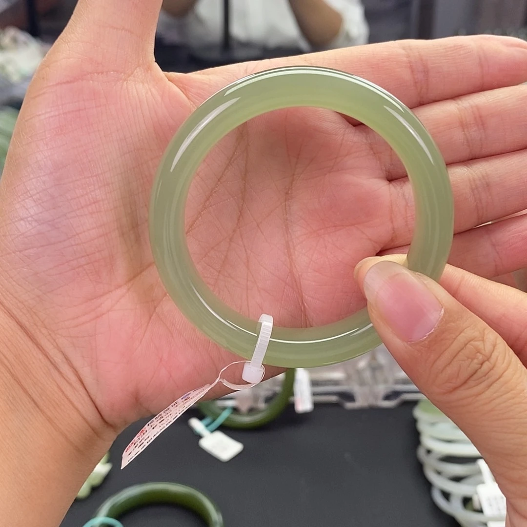 和田玉未镶嵌珠宝奇石飘**渺和田玉手镯50.51