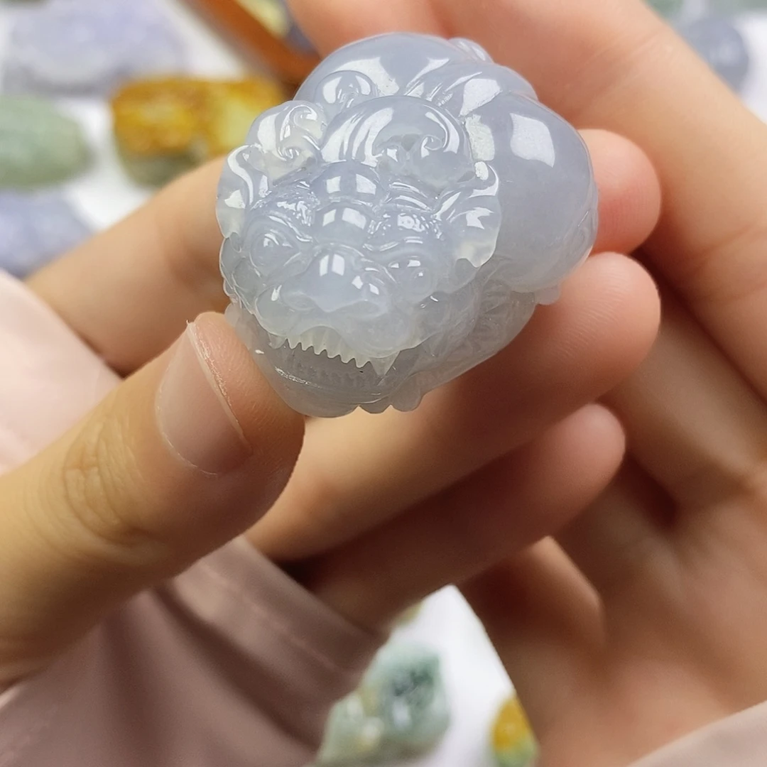 翡翠未镶嵌颈饰貔貅