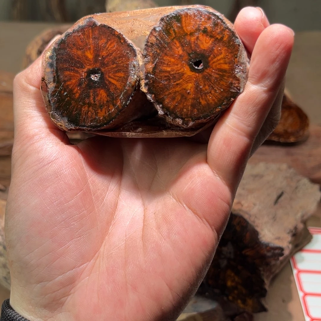 用***8花梨木类龙肝香2.5圆珠一串