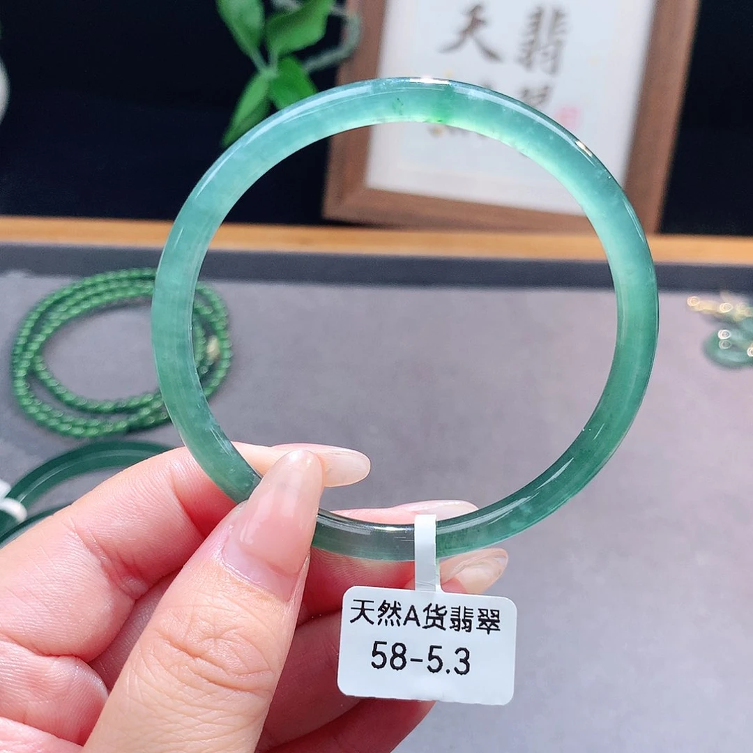 翡翠手镯（圆镯）未镶嵌