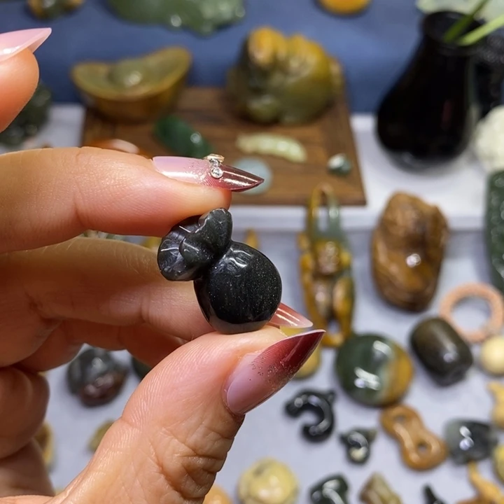 透闪石质玉未镶嵌挂件通孔