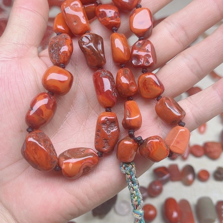 未镶嵌手持南红玛瑙