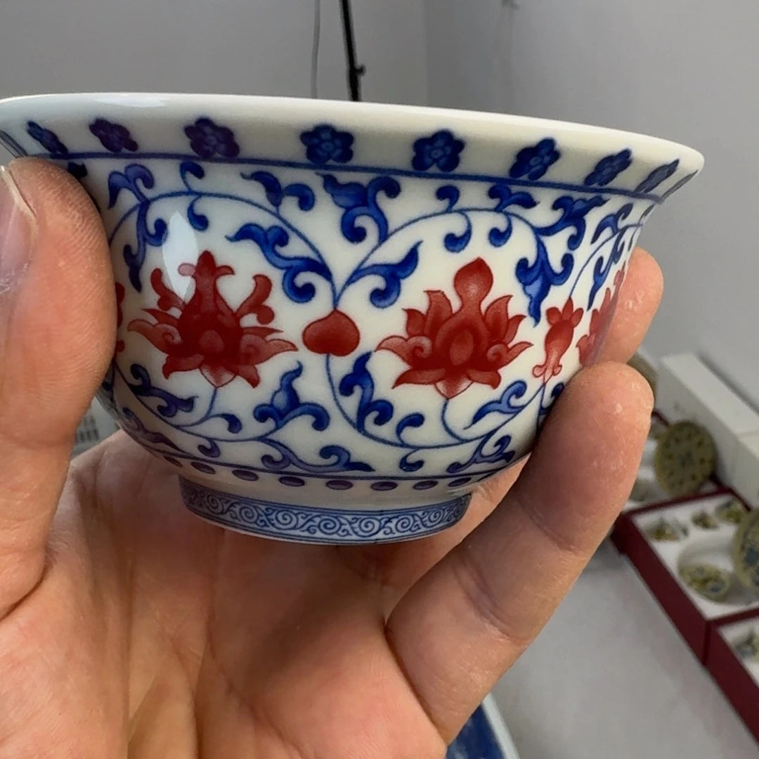 摆件陶釉里红缠枝莲大压手