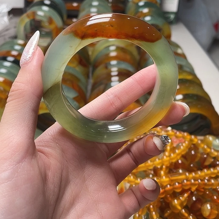 蛇纹石玉未镶嵌手镯51.8瑕疵