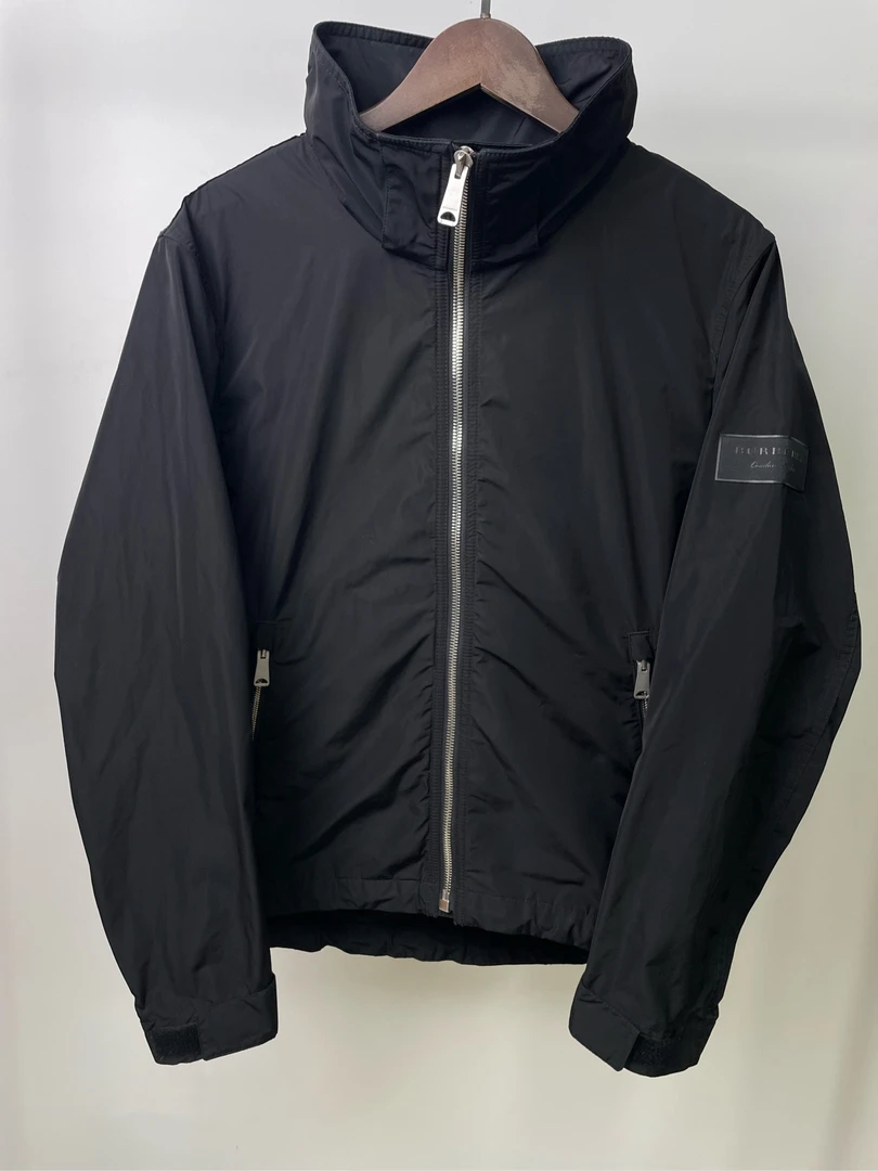 99新 BURBERRY/博柏利 黑色手臂皮牌外套/48码/25397