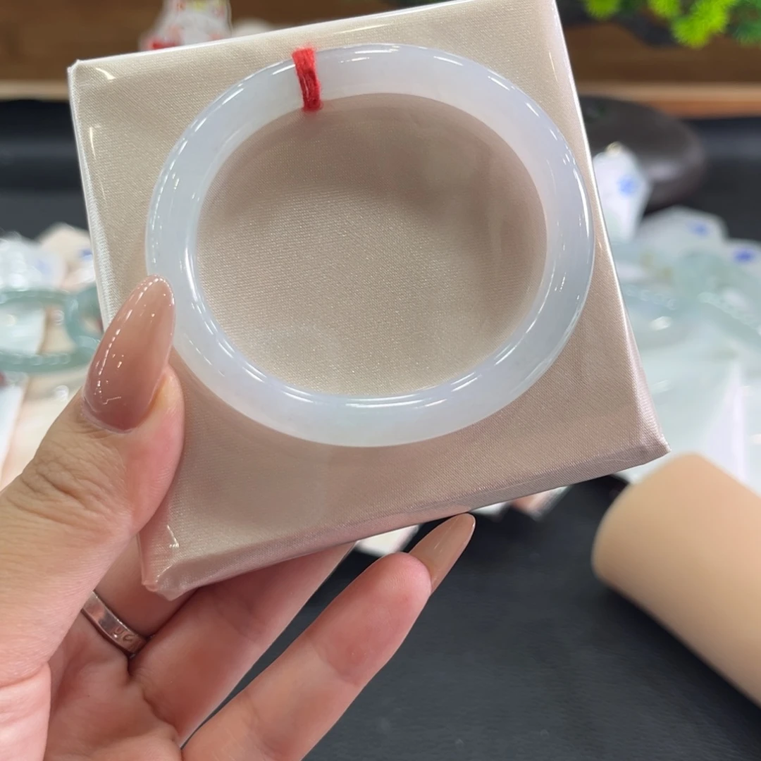 翡翠未镶嵌手镯52贵妃