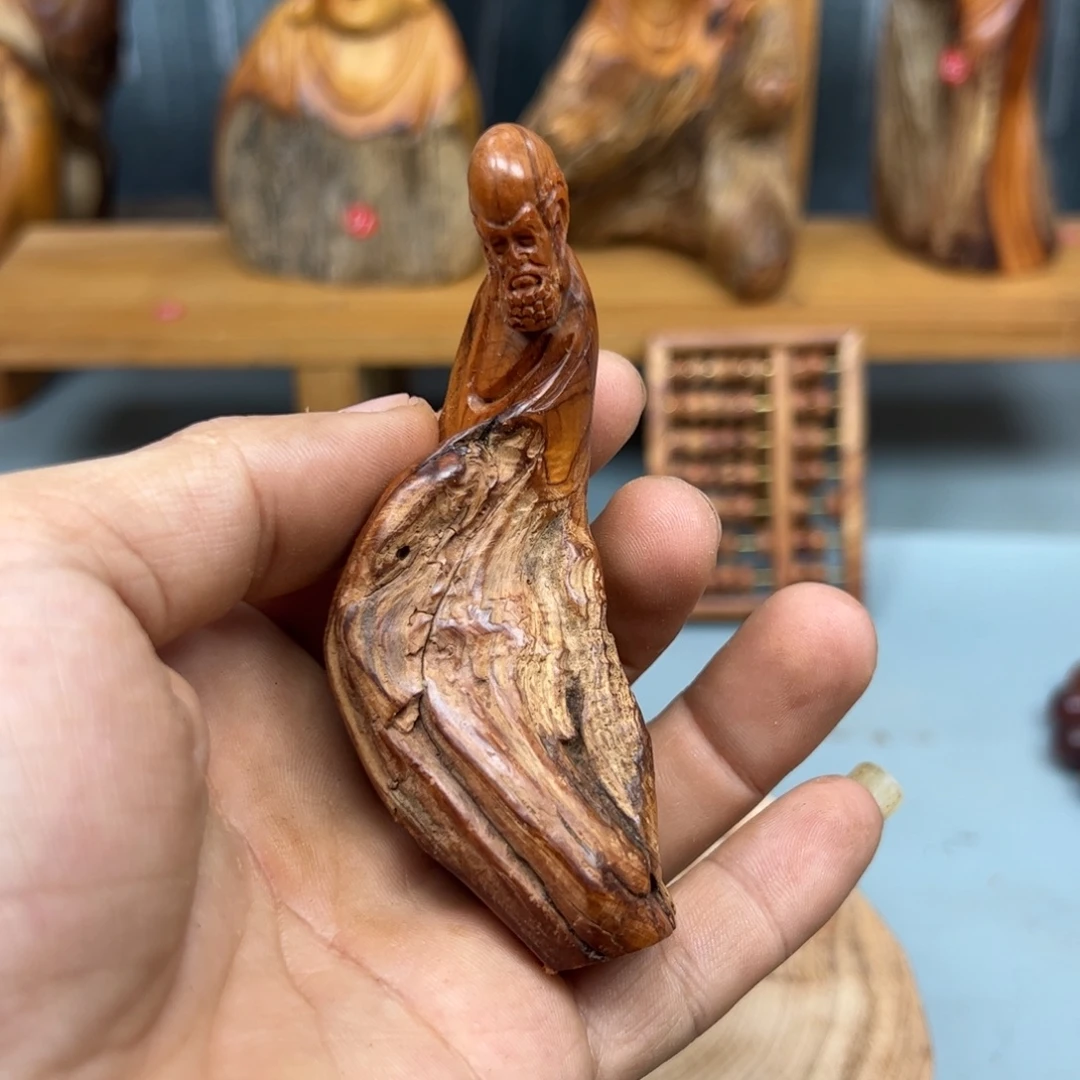 卢***斯木崖柏木摆件手把件