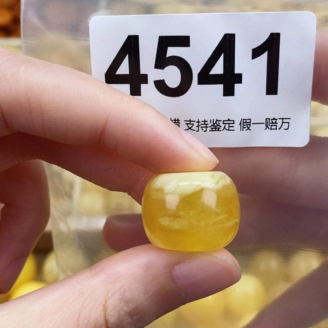 蜜蜡未镶嵌珠宝奇石19.5