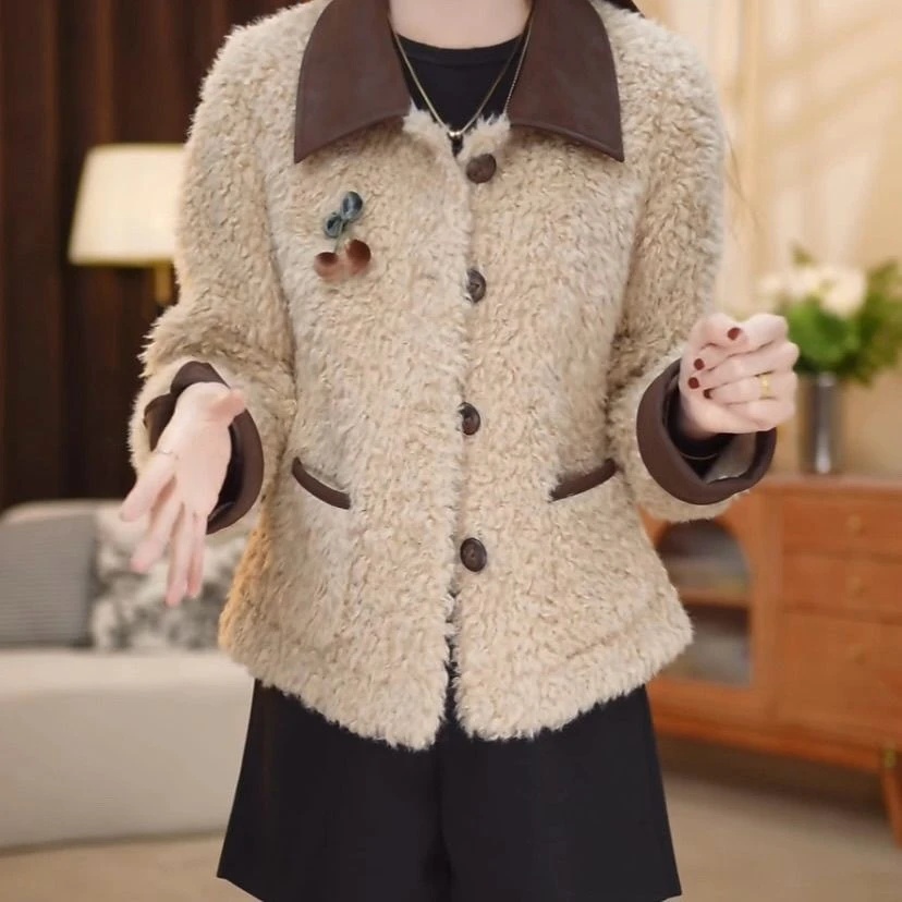 高档绒毛一体小个子时尚短外套2025冬季新款加厚保暖减龄显瘦外套
