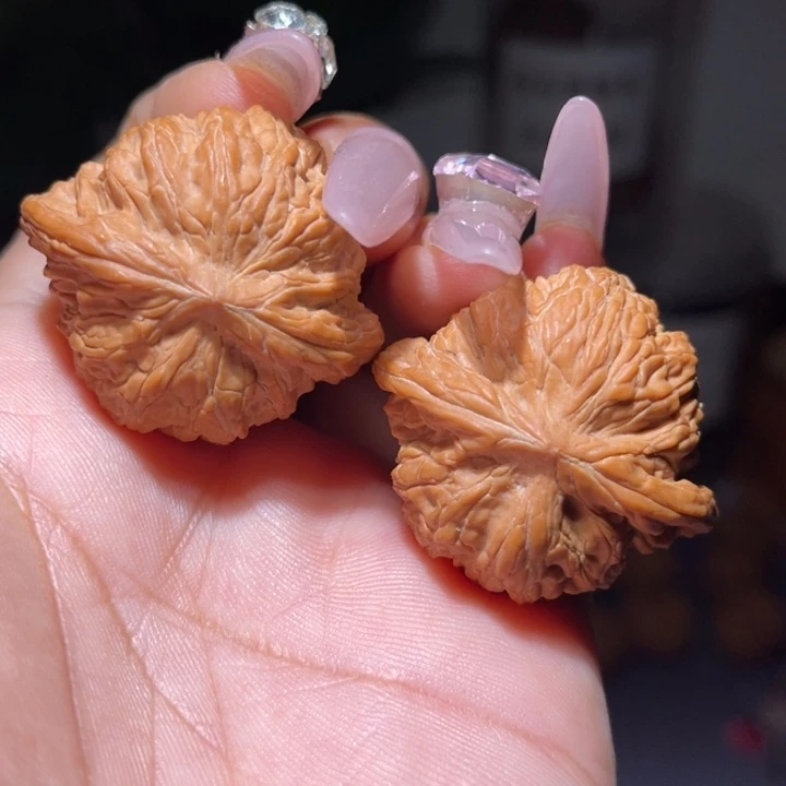 文玩核桃吊坠           35