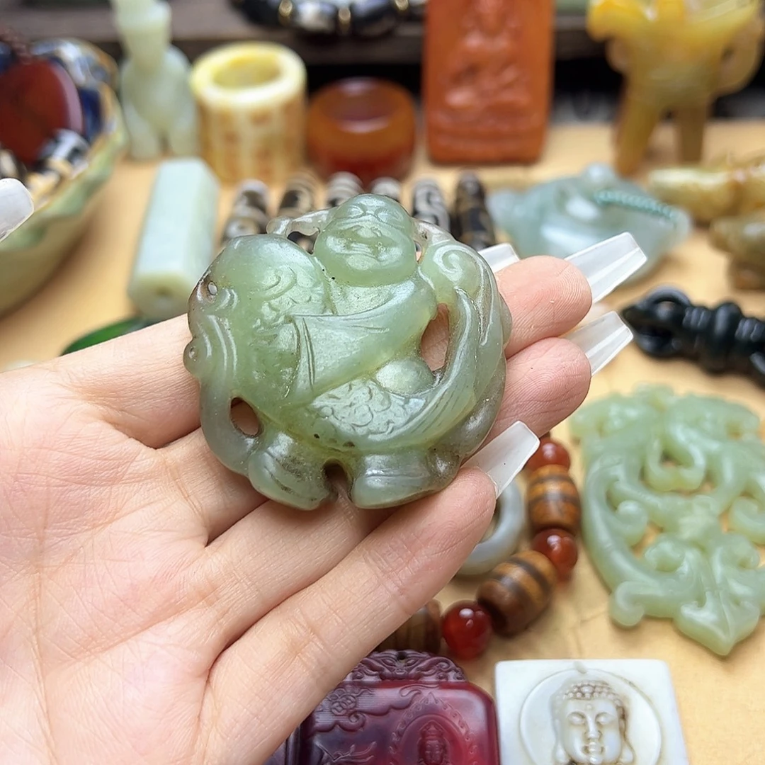 蛇纹石玉未镶嵌颈饰