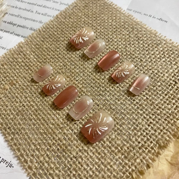 桃甜也·新款烟花猫眼美拉德美甲贴片短款可拆卸假指甲穿戴甲