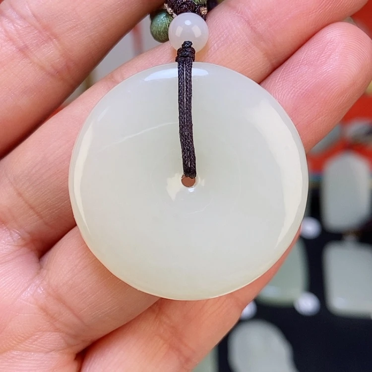 【闪购商品】颈饰未镶嵌和田玉