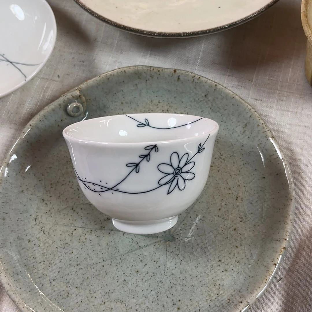 瓷片小花线条杯啊