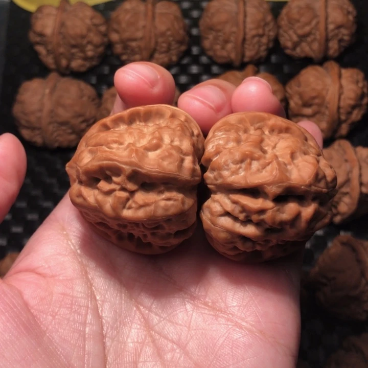 文玩核桃把件四深开红皮40