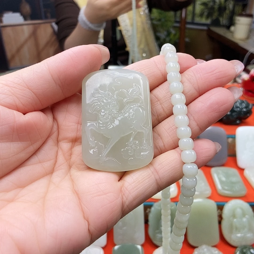 用***9和田玉未镶嵌颈饰