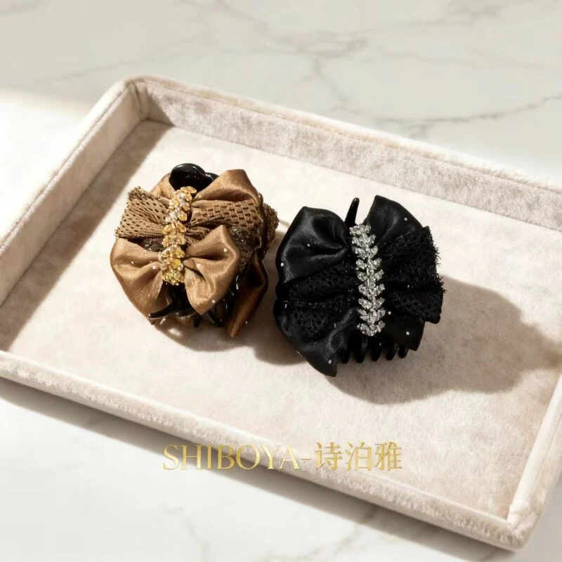 诗泊雅·高定AB面丝缎水钻蝴蝶结奢宠丸子夹抓夹