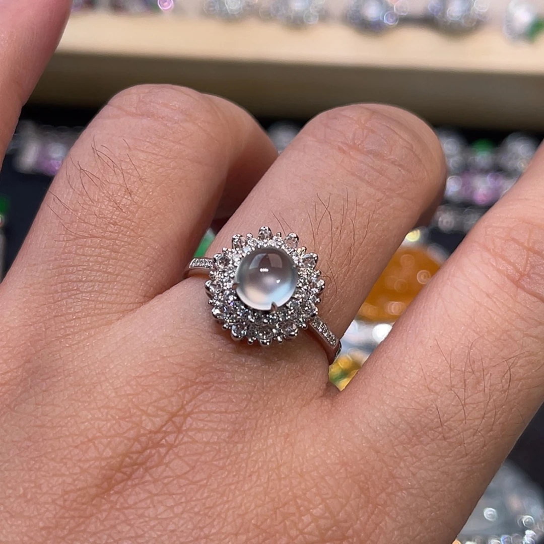 18K金镶嵌戒指翡翠玻璃种冰蛋