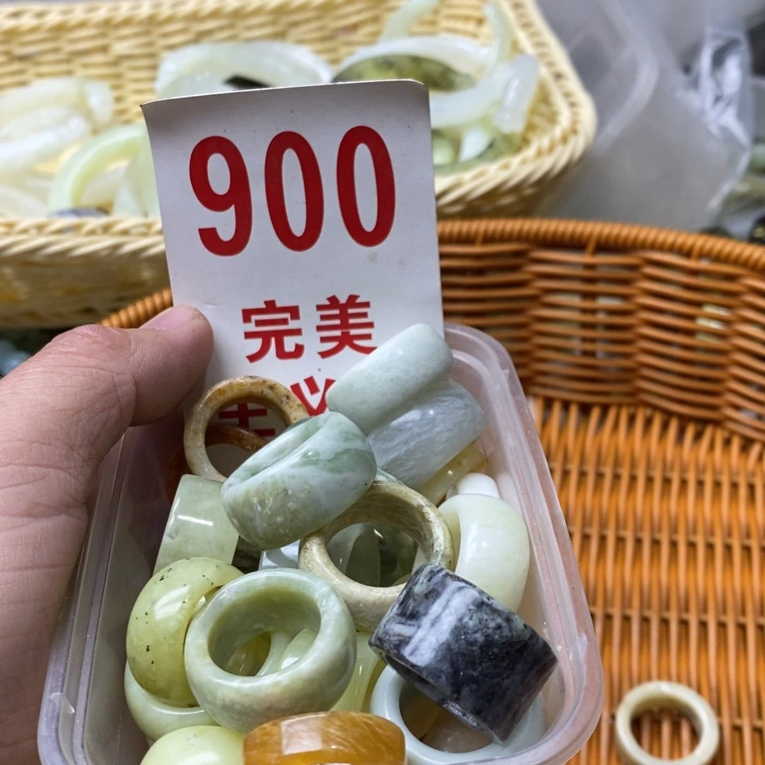 蛇纹石玉挂坠未镶嵌