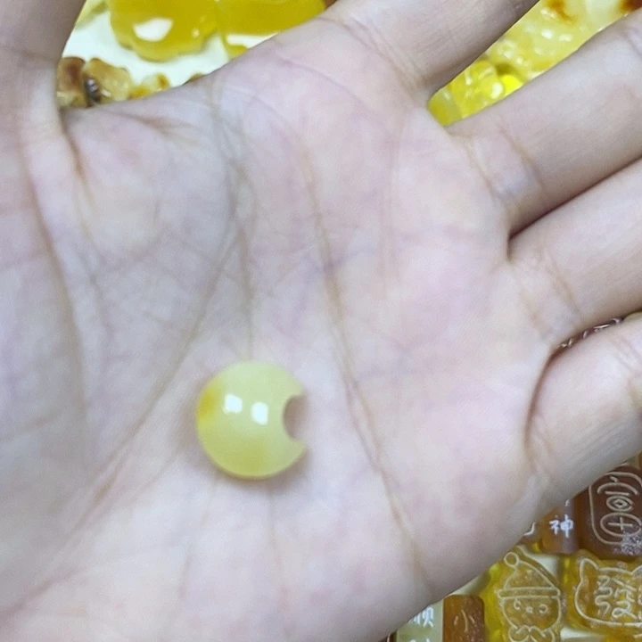 哔***～橄榄核吊坠小月亮23圆