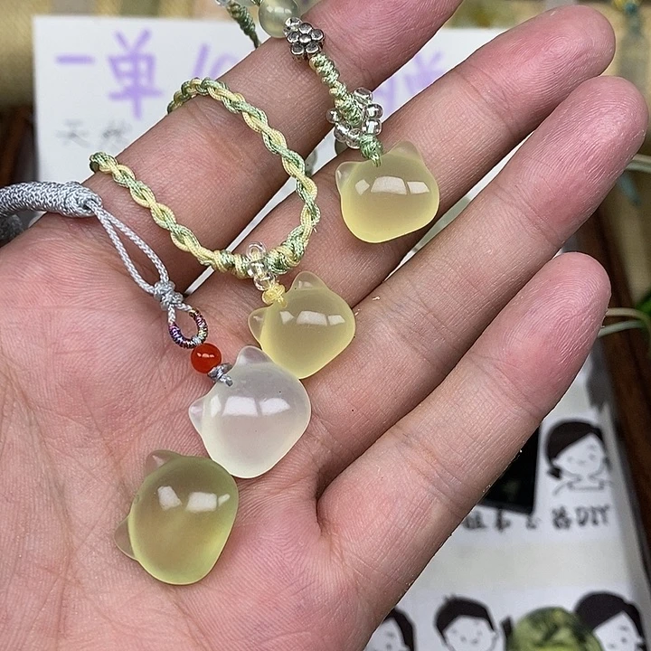 还***明蛇纹石玉未镶嵌颈饰