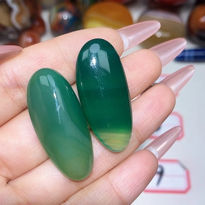 未镶嵌玛瑙/玉髓珠宝奇石林*