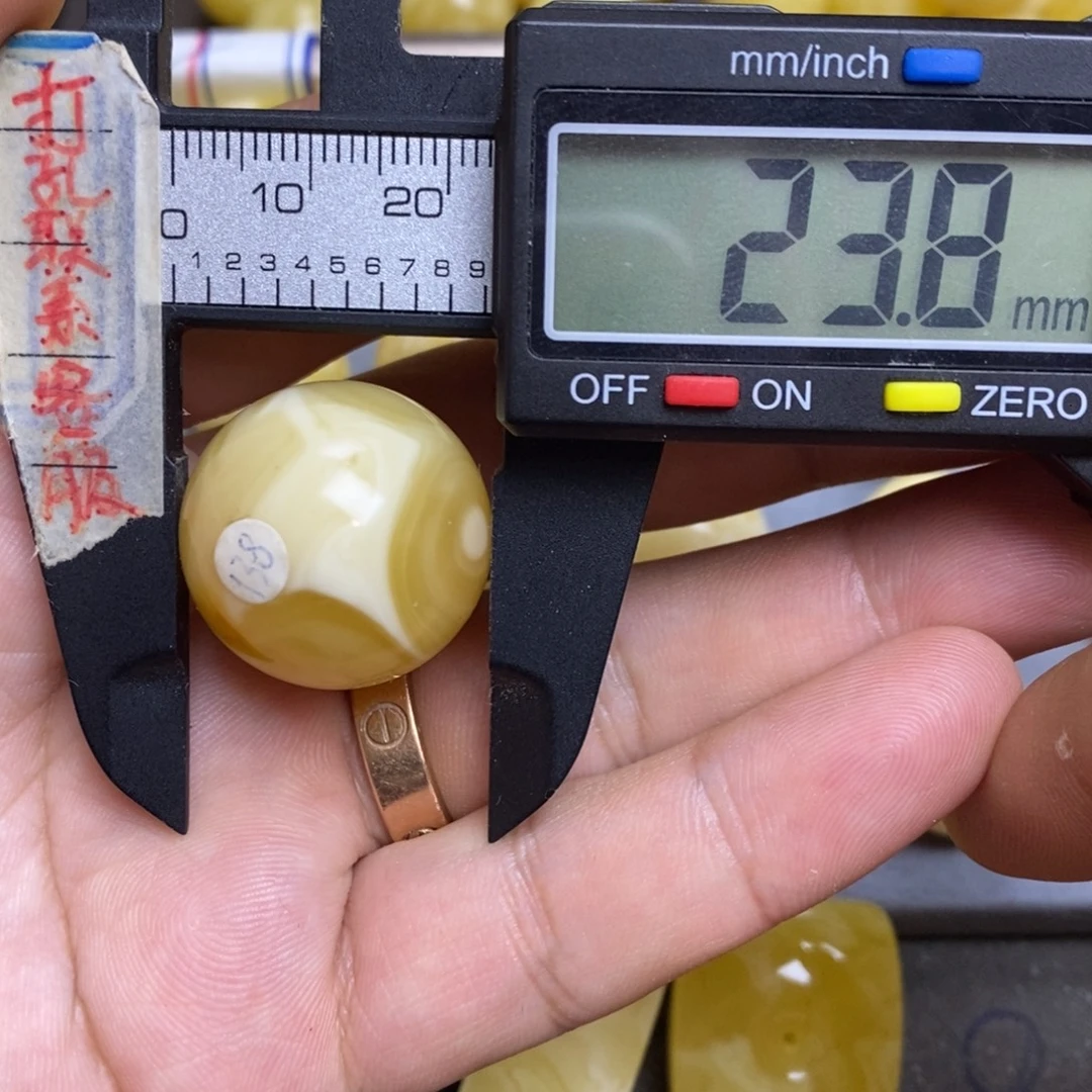 蜜蜡未镶嵌裸石23.8微皮色圆珠默认直发