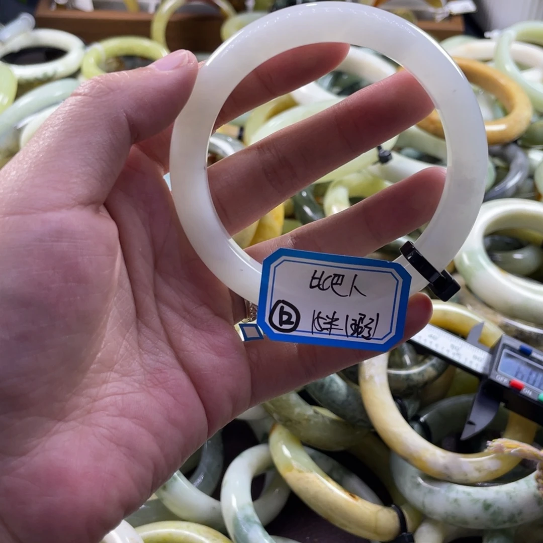 比***卜蛇纹石玉未镶嵌手镯