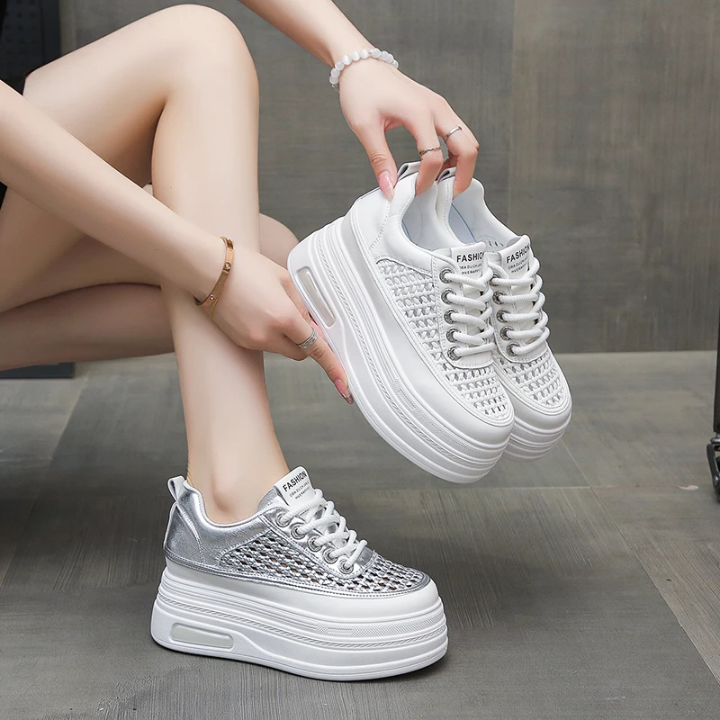 2025年夏季新款透气韩版厚底百搭小白鞋女休闲运动板鞋松糕软底