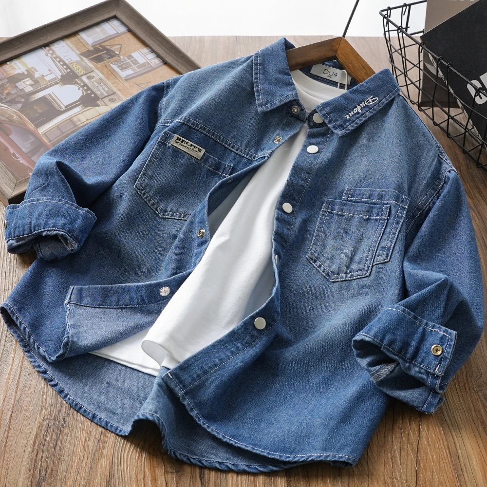 男童儿童春秋新款口袋百搭字母领牛仔衬衫中大童翻领洋气4SP101