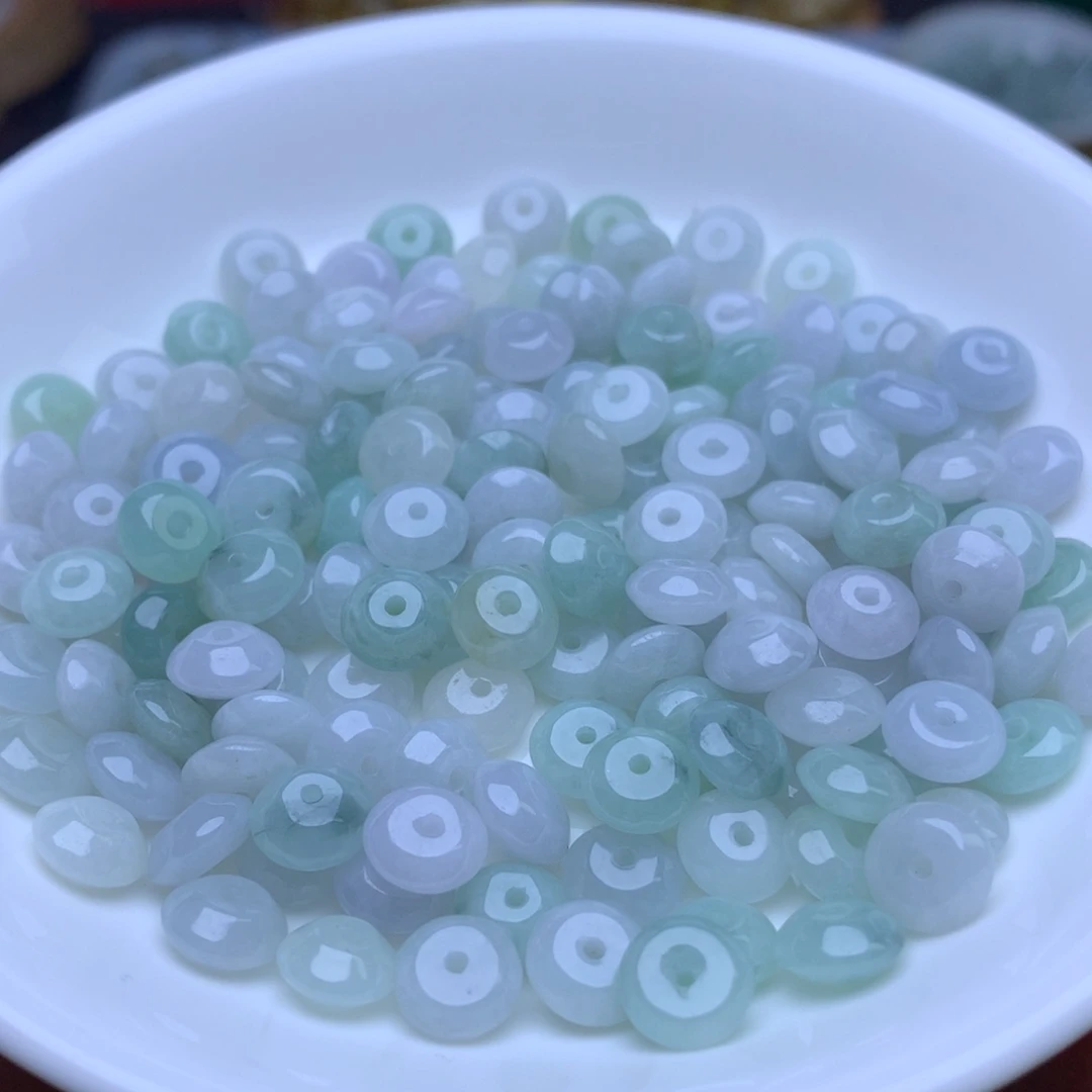 翡翠散珠卡3.6乘7.6三彩鼓珠50个