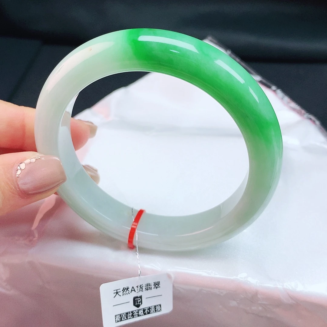 翡翠手镯未镶嵌60圈