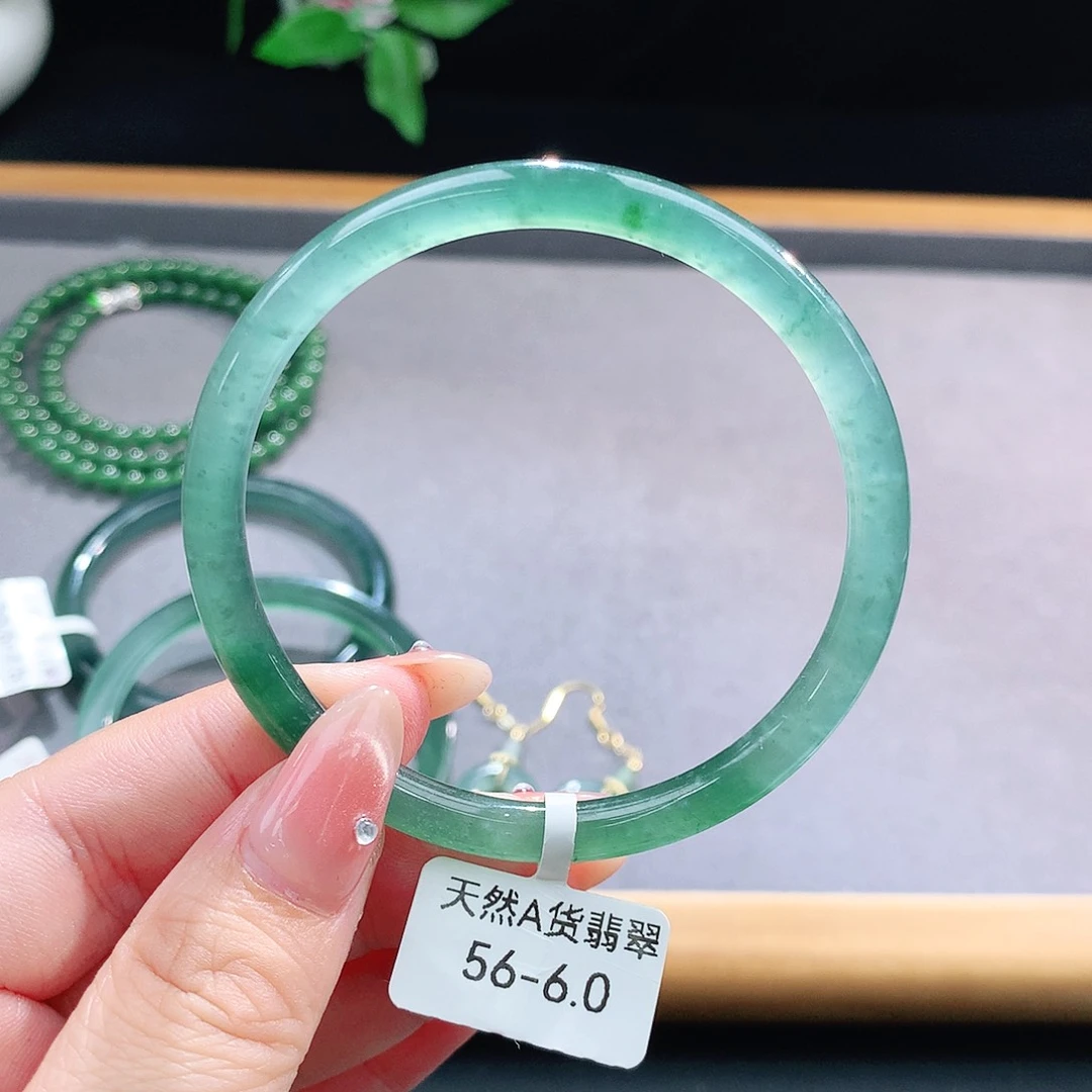 未镶嵌手镯（圆镯）翡翠