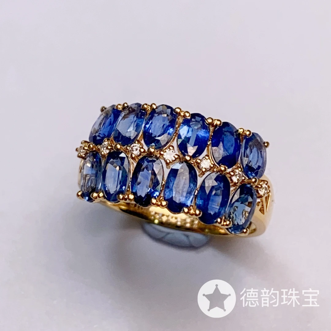 18K金镶嵌蓝宝石戒指